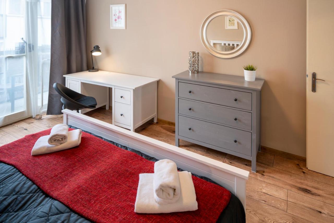New Town - Apple Apartamento *